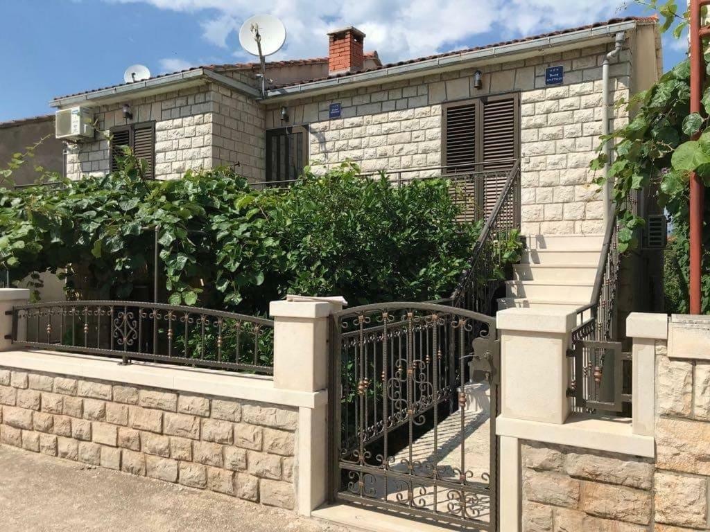 Apartmani Ivelic Supetar Buitenkant foto